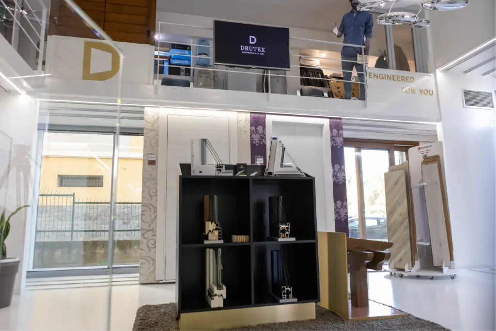 Showroom2